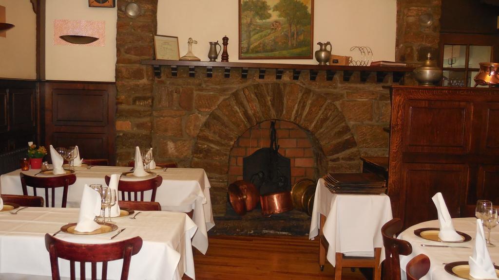 Logis Hotel Restaurant Des Voyageurs Pont-de-Salars Buitenkant foto