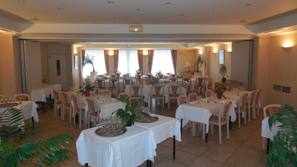 Logis Hotel Restaurant Des Voyageurs Pont-de-Salars Buitenkant foto