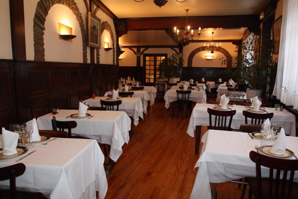 Logis Hotel Restaurant Des Voyageurs Pont-de-Salars Kamer foto