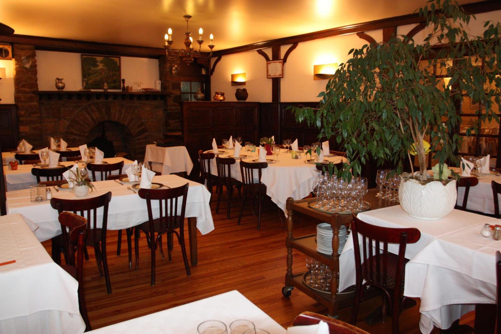 Logis Hotel Restaurant Des Voyageurs Pont-de-Salars Kamer foto