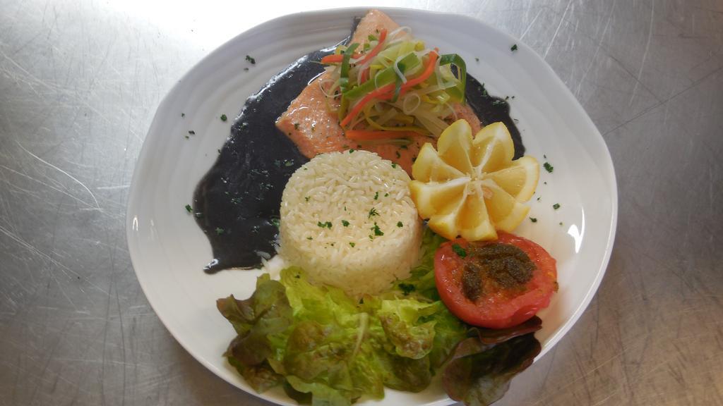 Logis Hotel Restaurant Des Voyageurs Pont-de-Salars Buitenkant foto