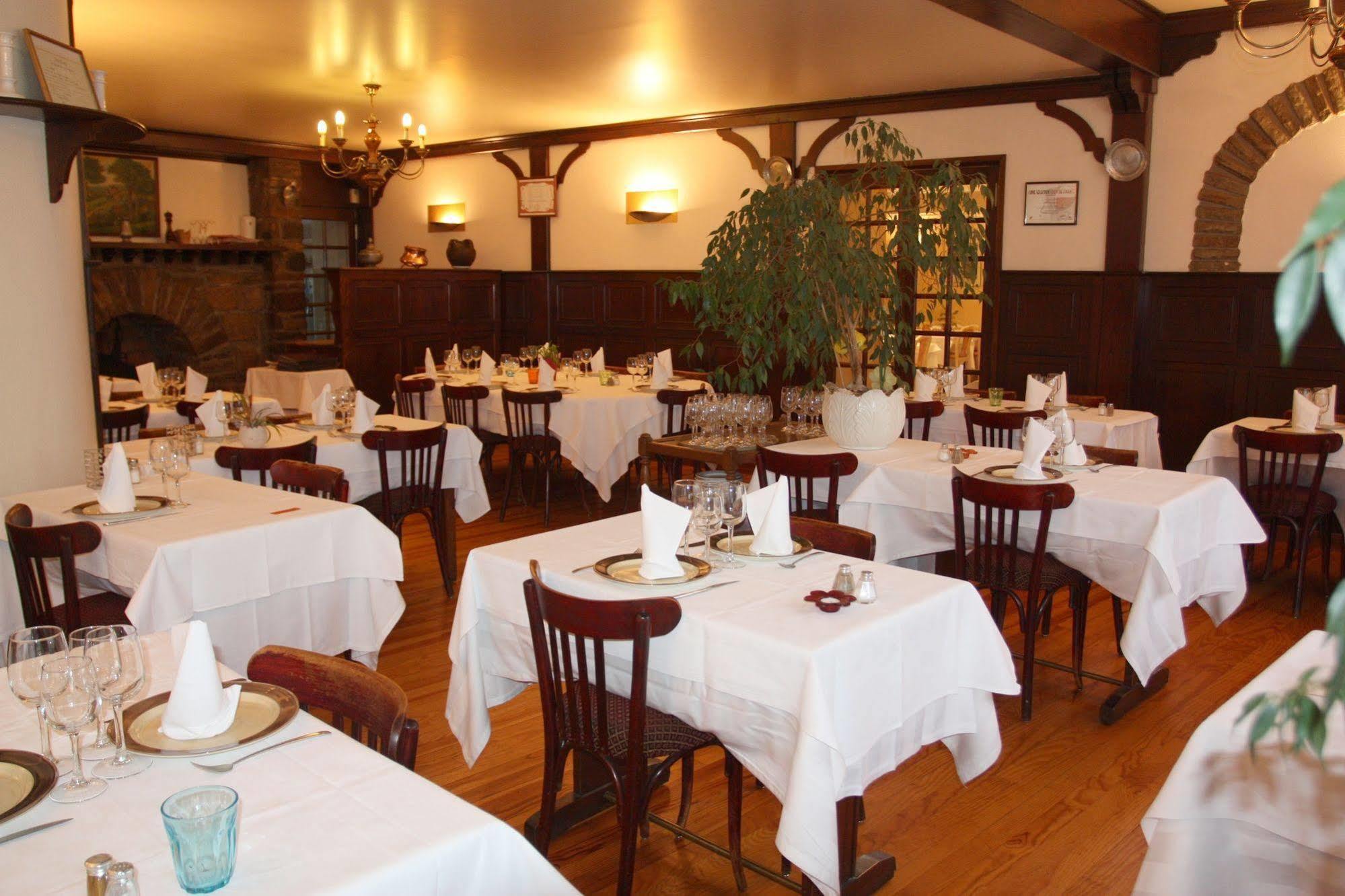 Logis Hotel Restaurant Des Voyageurs Pont-de-Salars Buitenkant foto