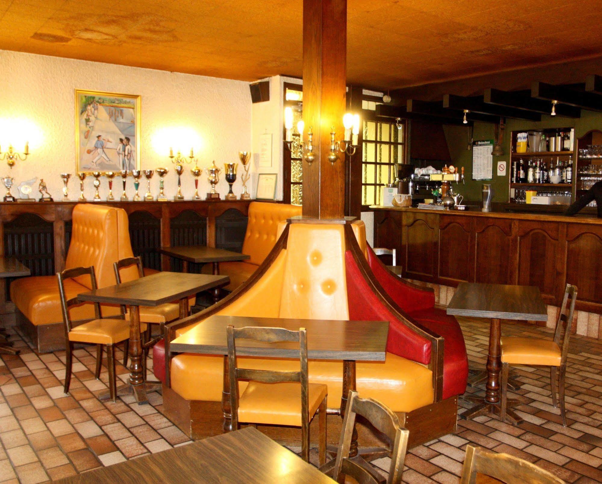 Logis Hotel Restaurant Des Voyageurs Pont-de-Salars Buitenkant foto
