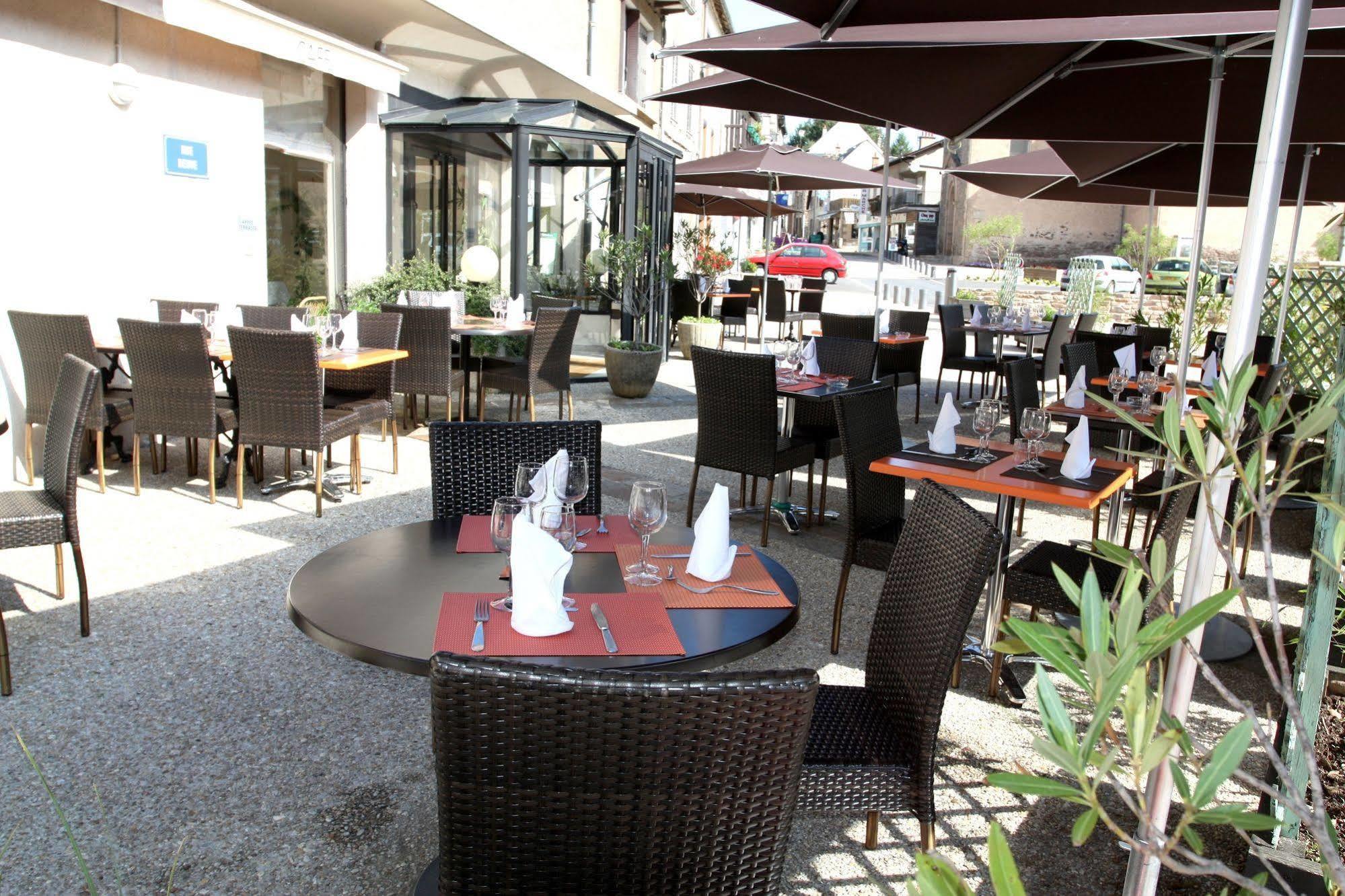 Logis Hotel Restaurant Des Voyageurs Pont-de-Salars Buitenkant foto