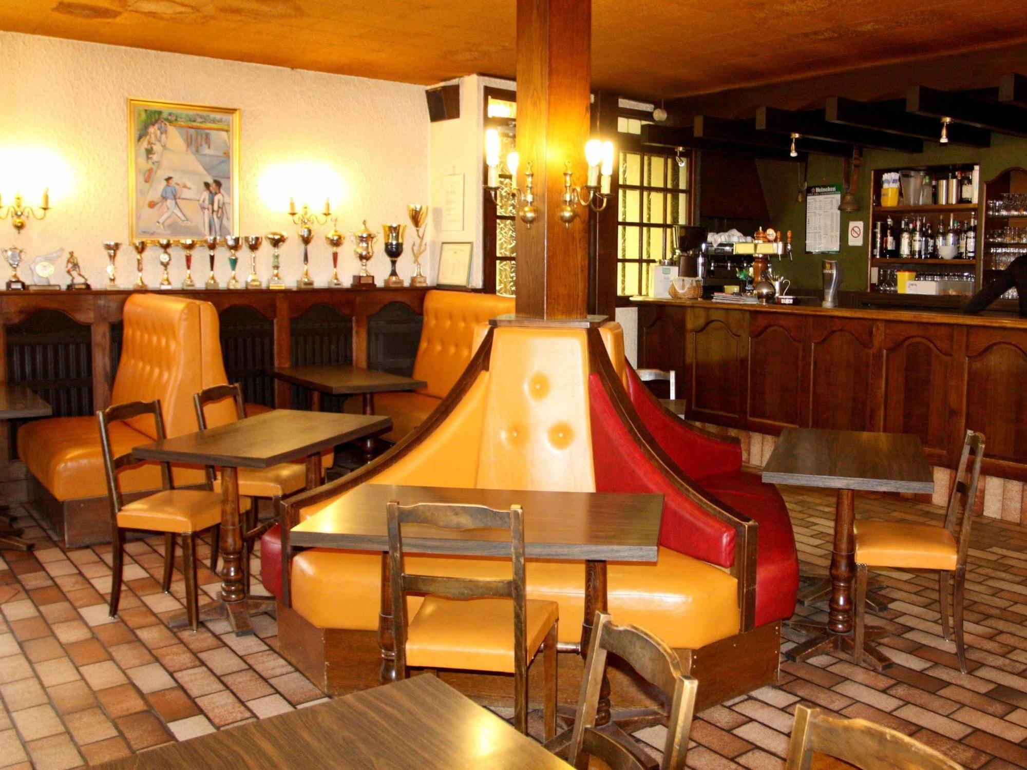 Logis Hotel Restaurant Des Voyageurs Pont-de-Salars Buitenkant foto