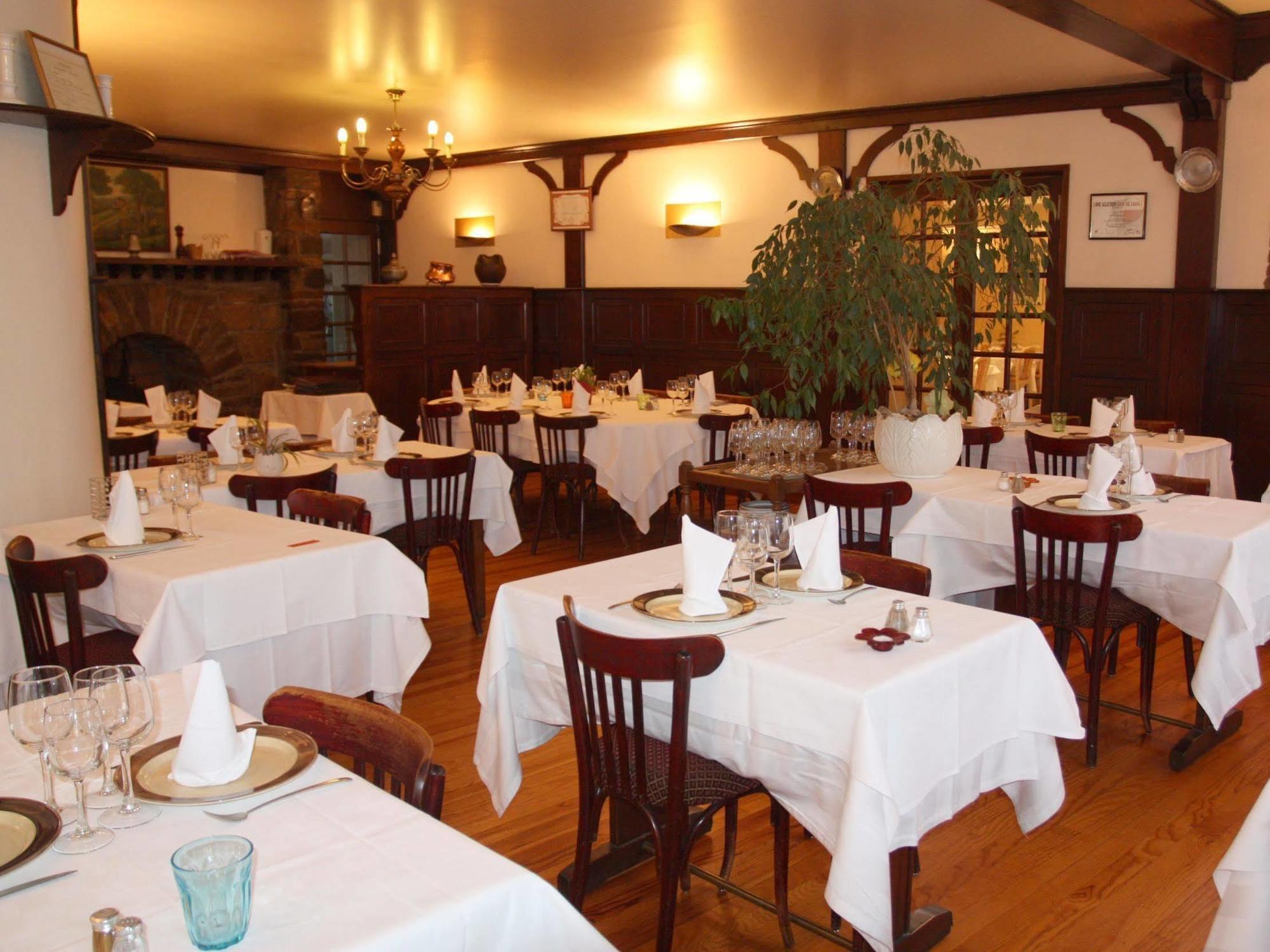 Logis Hotel Restaurant Des Voyageurs Pont-de-Salars Buitenkant foto