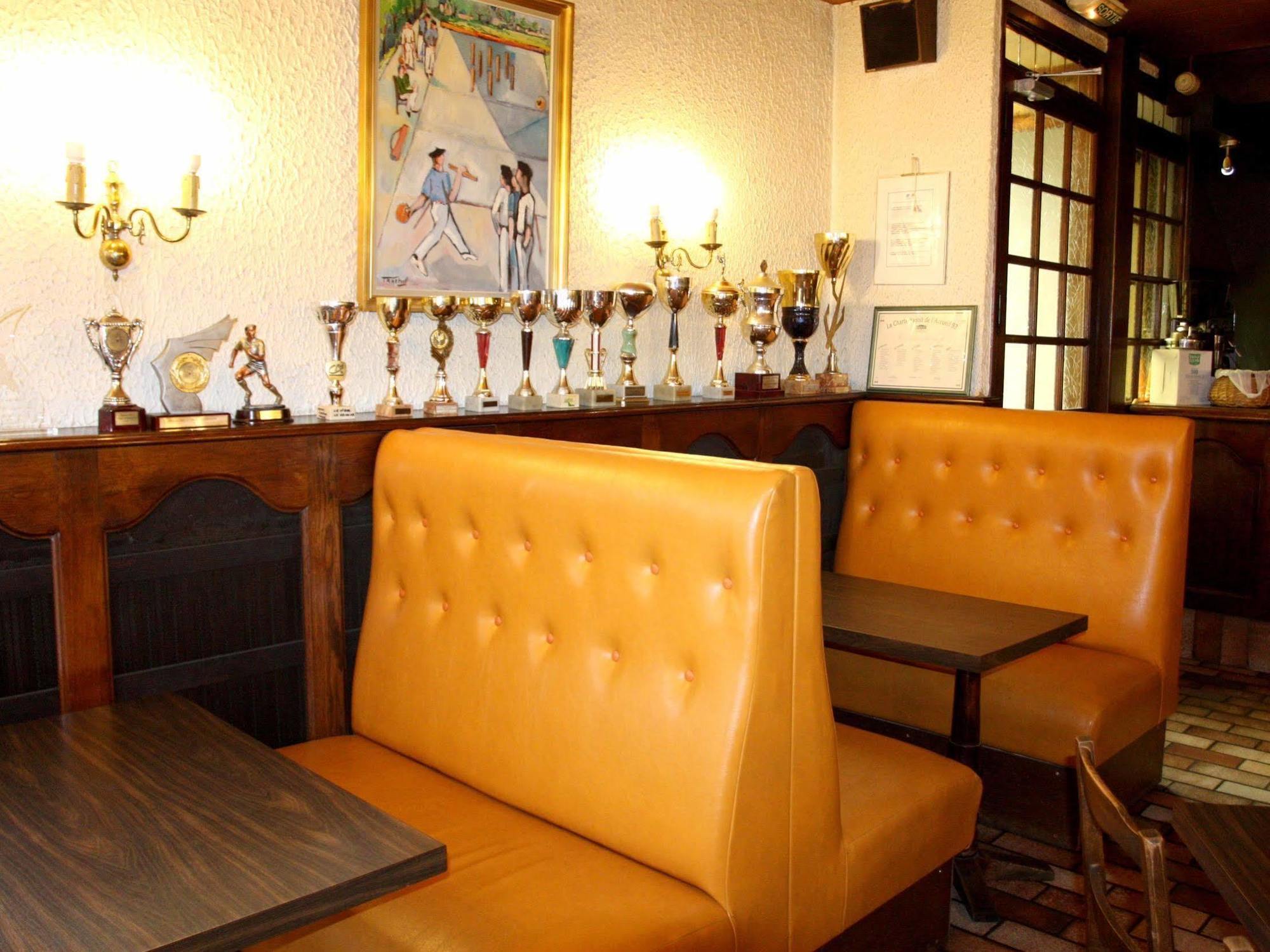 Logis Hotel Restaurant Des Voyageurs Pont-de-Salars Buitenkant foto