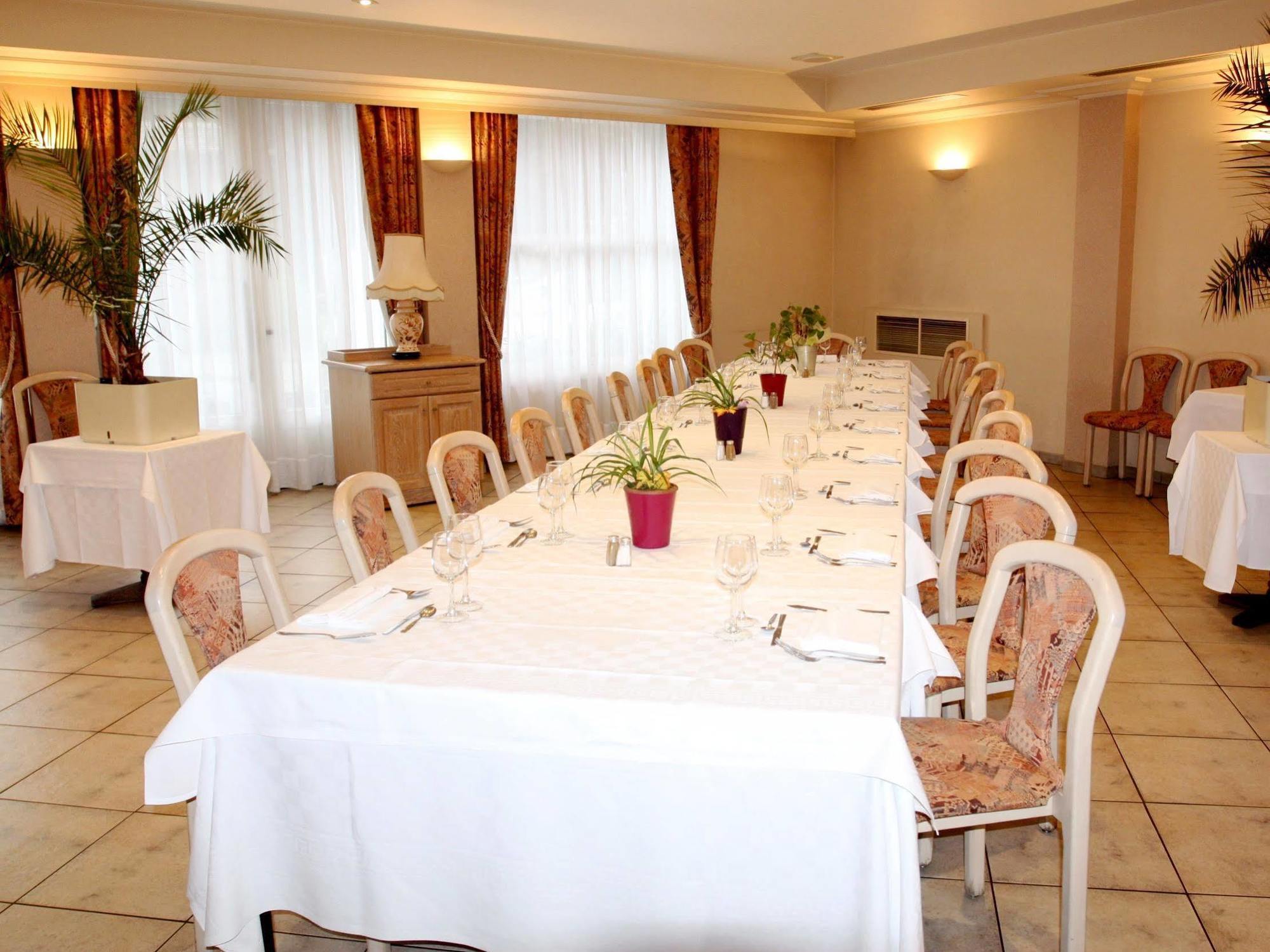 Logis Hotel Restaurant Des Voyageurs Pont-de-Salars Buitenkant foto