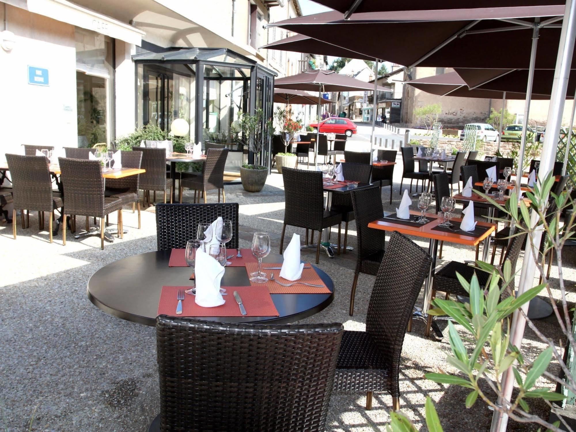 Logis Hotel Restaurant Des Voyageurs Pont-de-Salars Buitenkant foto