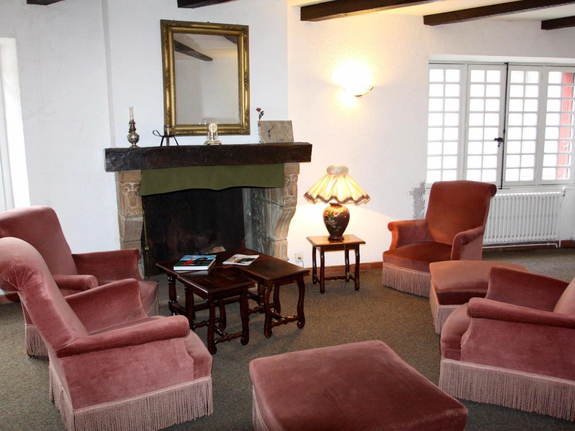Logis Hotel Restaurant Des Voyageurs Pont-de-Salars Buitenkant foto