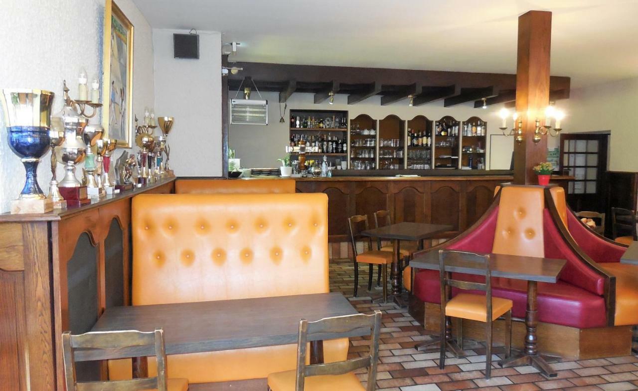 Logis Hotel Restaurant Des Voyageurs Pont-de-Salars Buitenkant foto